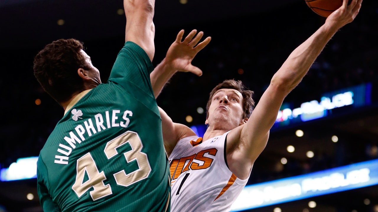 Suns pull out win over Celtics with late flurry